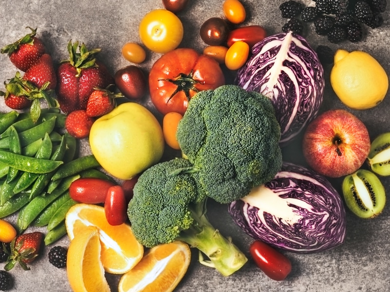 Bổ sung nhiều rau củ, trái cây thay vì đạm giúp cơ thể cân bằng lại sau tình trạng quá tải dịp Tết
