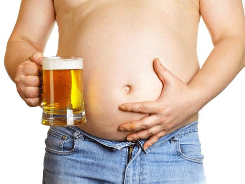 Tình trạng tăng cân, béo phì do uống nhiều rượu bia thường xuyên xảy đến với nam giới
